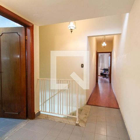 Casa à venda com 225m², 3 quartos e 2 vagasHall