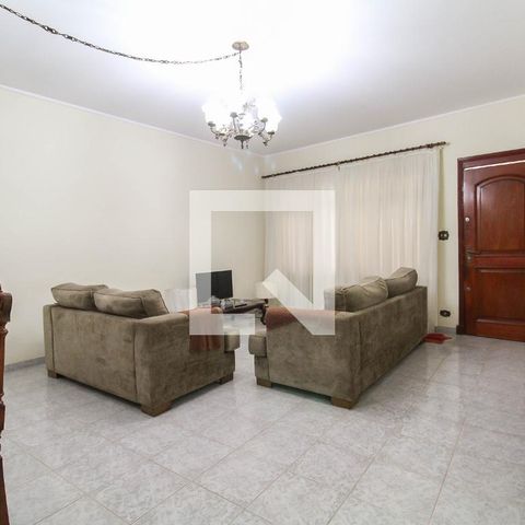 Casa à venda com 225m², 3 quartos e 2 vagasSala