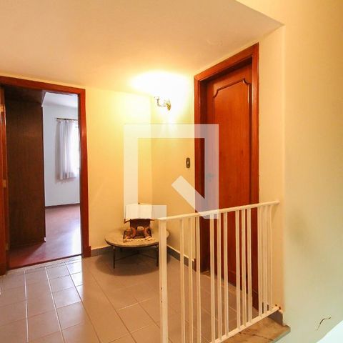 Casa à venda com 225m², 3 quartos e 2 vagasHall
