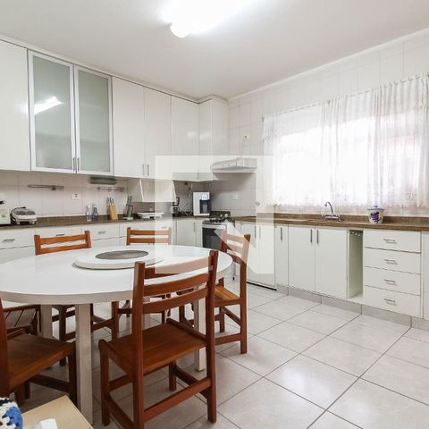 Casa à venda com 225m², 3 quartos e 2 vagasCozinha