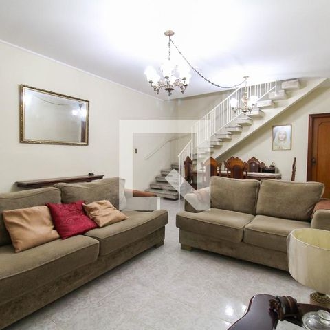 Casa à venda com 225m², 3 quartos e 2 vagasSala