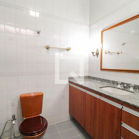 Casa à venda com 225m², 3 quartos e 2 vagasBanheiro