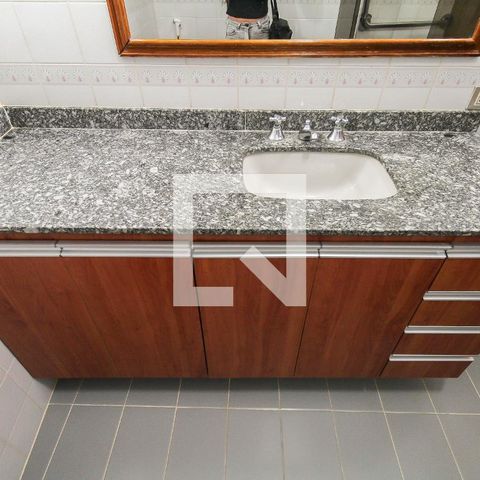 Casa à venda com 225m², 3 quartos e 2 vagasBanheiro