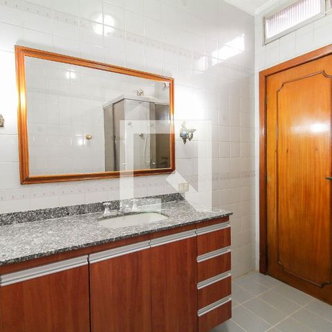 Casa à venda com 225m², 3 quartos e 2 vagasBanheiro