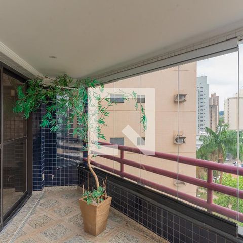 Apartamento para alugar com 260m², 4 quartos e 4 vagas Apartamento para alugar com 260m², 4 quartos e 4 vagasSacada da Sala