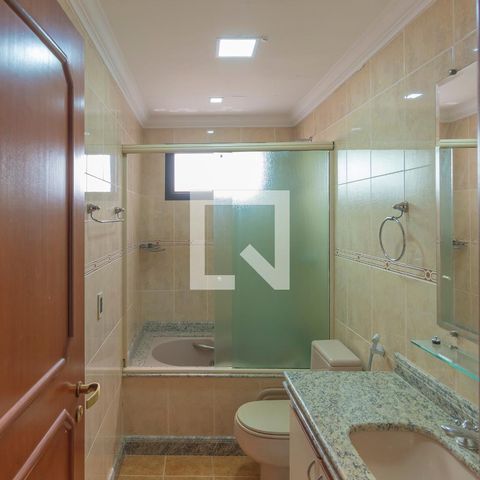 Apartamento para alugar com 260m², 4 quartos e 4 vagas Apartamento para alugar com 260m², 4 quartos e 4 vagasBanheiro da Suíte 1