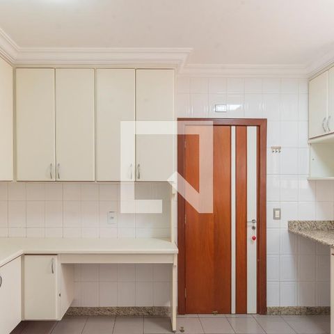 Apartamento para alugar com 260m², 4 quartos e 4 vagas Apartamento para alugar com 260m², 4 quartos e 4 vagasCozinha