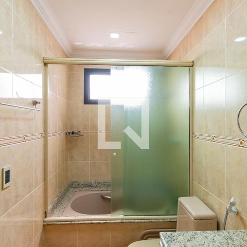 Apartamento para alugar com 260m², 4 quartos e 4 vagas Apartamento para alugar com 260m², 4 quartos e 4 vagasBanheiro da Suíte 1