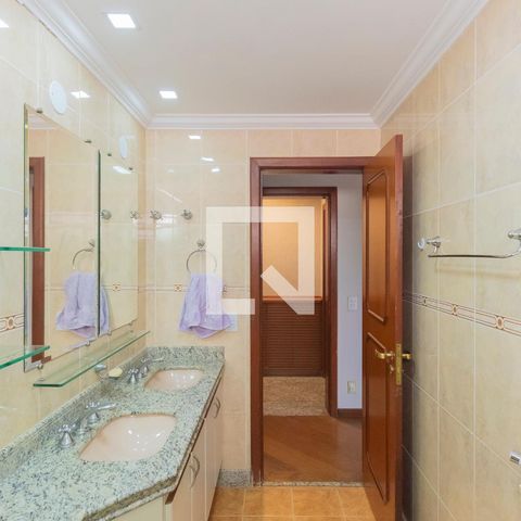 Apartamento para alugar com 260m², 4 quartos e 4 vagas Apartamento para alugar com 260m², 4 quartos e 4 vagasBanheiro da Suíte 2