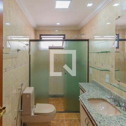 Apartamento para alugar com 260m², 4 quartos e 4 vagas Apartamento para alugar com 260m², 4 quartos e 4 vagasBanheiro da Suíte 2