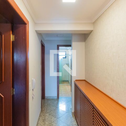 Apartamento para alugar com 260m², 4 quartos e 4 vagas Apartamento para alugar com 260m², 4 quartos e 4 vagasArmário- Corredor