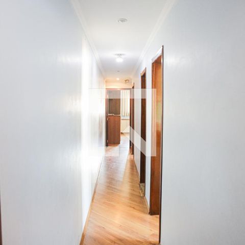 Casa à venda com 250m², 4 quartos e 2 vagasCorredor