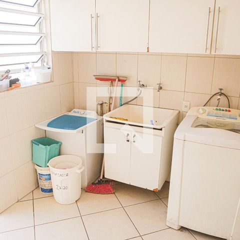 Casa à venda com 250m², 4 quartos e 2 vagasCozinha 
