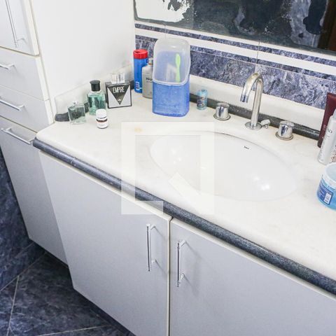 Casa à venda com 250m², 4 quartos e 2 vagasBanheiro