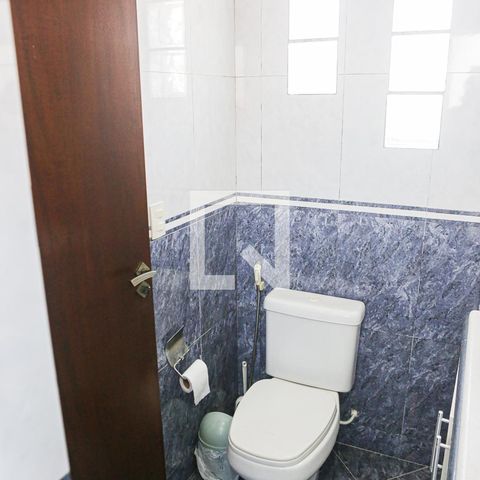Casa à venda com 250m², 4 quartos e 2 vagasBanheiro