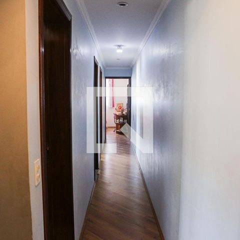 Casa à venda com 250m², 4 quartos e 2 vagasCorredor