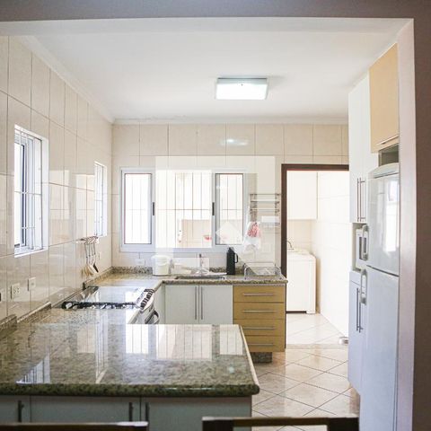Casa à venda com 250m², 4 quartos e 2 vagasCozinha 