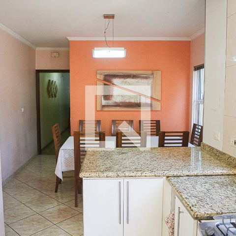 Casa à venda com 250m², 4 quartos e 2 vagasCozinha 