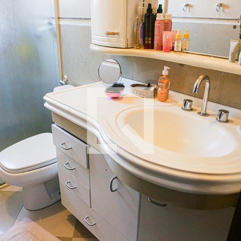 Casa à venda com 250m², 4 quartos e 2 vagasBanheiro
