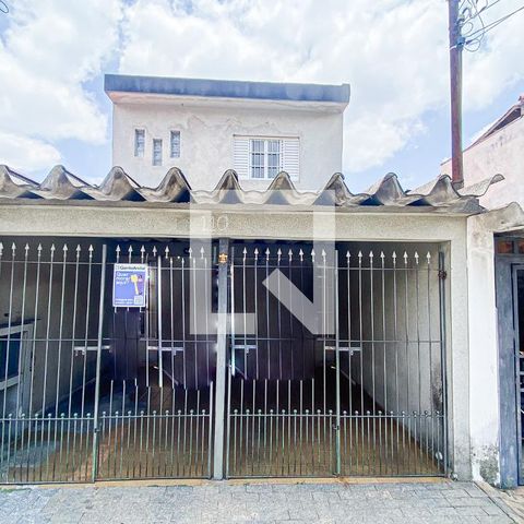 Casa à venda com 250m², 4 quartos e 2 vagasFachada