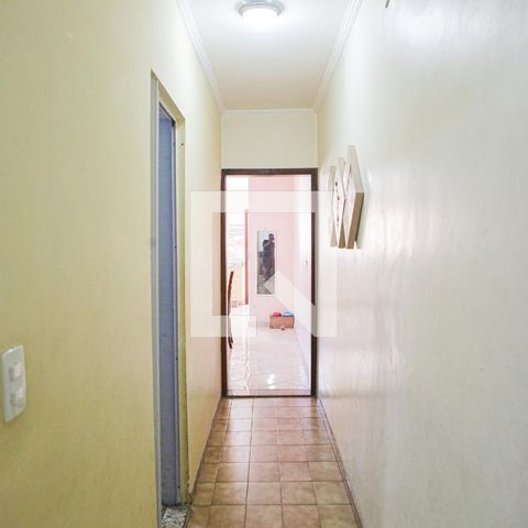 Casa à venda com 250m², 4 quartos e 2 vagasCorredor