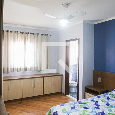 Casa à venda com 250m², 4 quartos e 2 vagasSuite