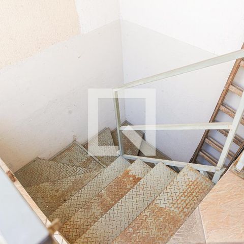 Casa à venda com 250m², 4 quartos e 2 vagasEscada