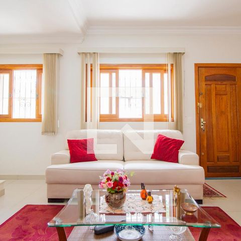 Casa à venda com 155m², 3 quartos e 2 vagasSala