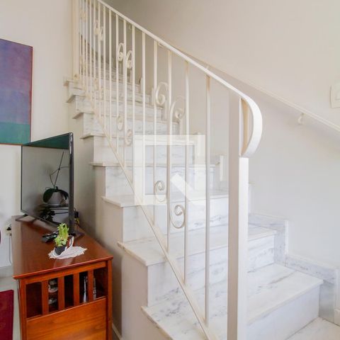 Casa à venda com 155m², 3 quartos e 2 vagasSala - Escada