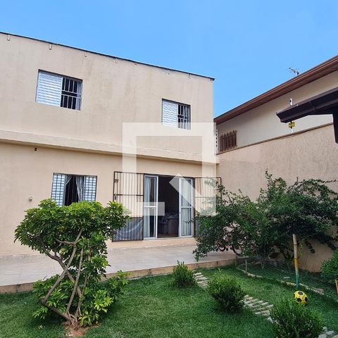 Casa à venda com 300m², 4 quartos e 1 vaga Casa à venda com 300m², 4 quartos e 1 vagaEntrada