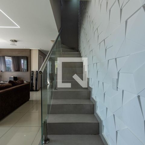 Apartamento à venda com 115m², 3 quartos e 2 vagasEscada