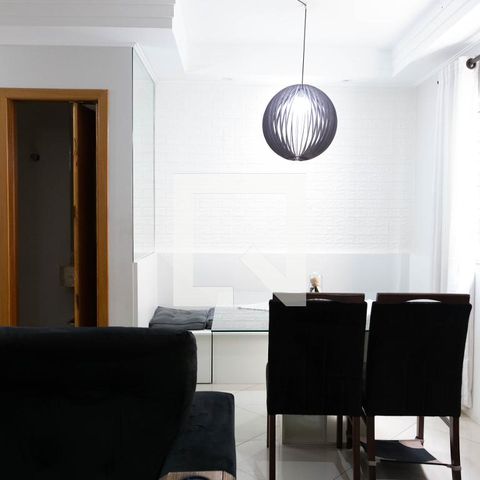 Casa de condomínio à venda com 132m², 2 quartos e 2 vagasSala