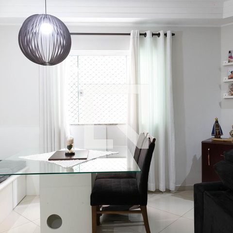 Casa de condomínio à venda com 132m², 2 quartos e 2 vagasSala