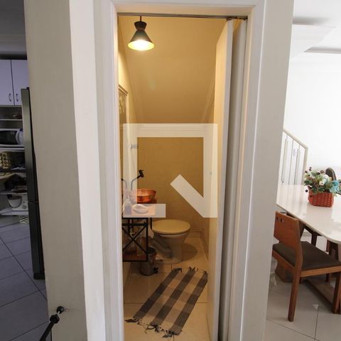 Casa de condomínio à venda com 127m², 3 quartos e 2 vagasLavabo