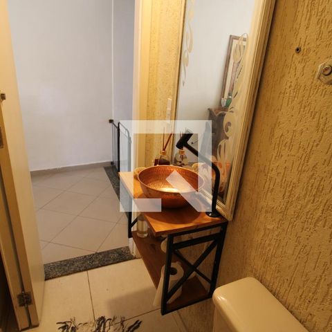 Casa de condomínio à venda com 127m², 3 quartos e 2 vagasLavabo