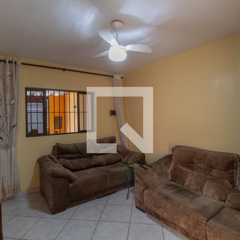 Casa à venda com 113m², 2 quartos e 2 vagas Casa à venda com 113m², 2 quartos e 2 vagasSala