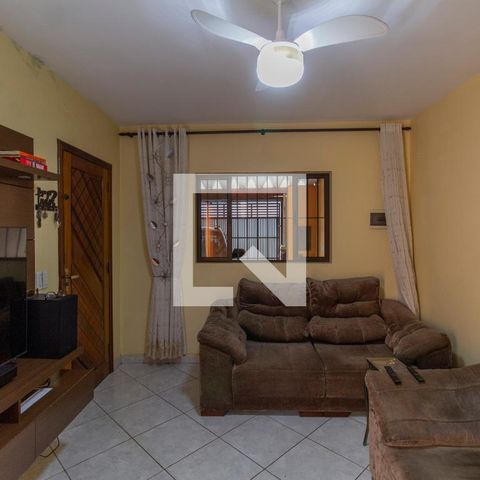 Casa à venda com 113m², 2 quartos e 2 vagas Casa à venda com 113m², 2 quartos e 2 vagasSala