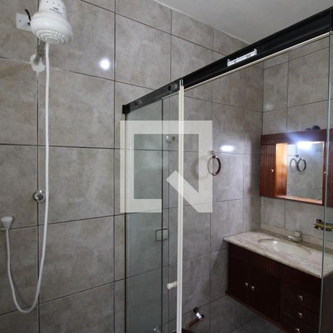 Casa à venda com 250m², 6 quartos e 3 vagasQuarto 4 - Banheiro