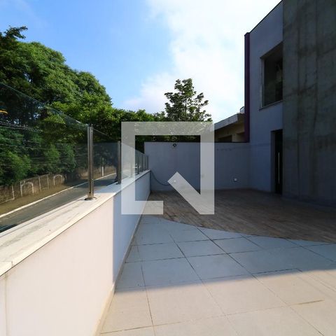 Casa para alugar com 357m², 3 quartos e 7 vagasQuintal - Frente