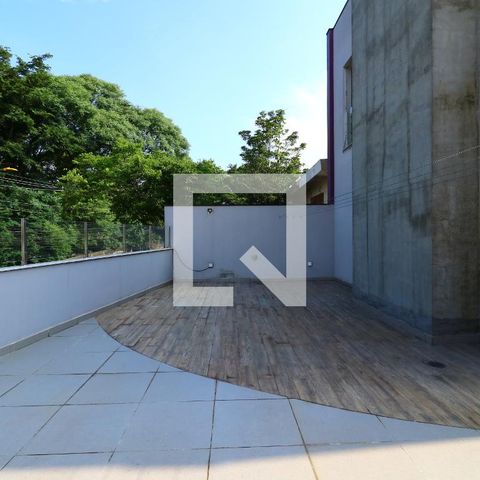 Casa para alugar com 357m², 3 quartos e 7 vagasQuintal - Frente