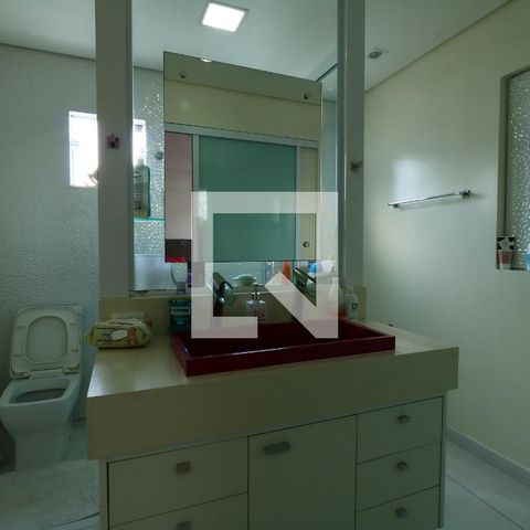Casa para alugar com 357m², 3 quartos e 7 vagasBanheiro da Suite 1