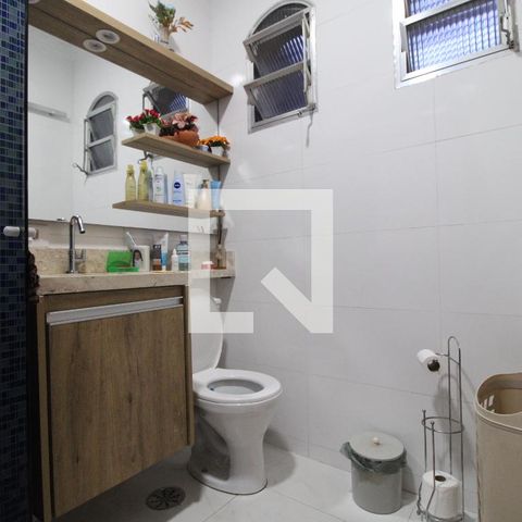 Casa à venda com 240m², 3 quartos e 4 vagasBanheiro da Suíte 1