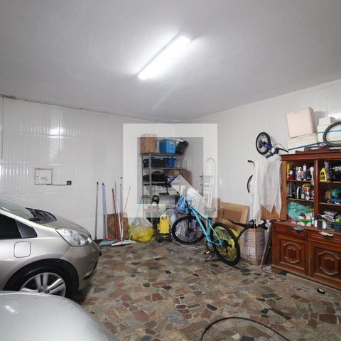 Casa à venda com 240m², 3 quartos e 4 vagasGaragem