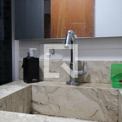 Casa à venda com 240m², 3 quartos e 4 vagasBanheiro da Suíte 1