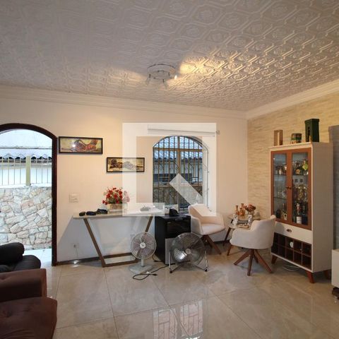 Casa à venda com 240m², 3 quartos e 4 vagasSala