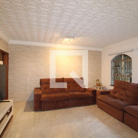 Casa à venda com 240m², 3 quartos e 4 vagasSala