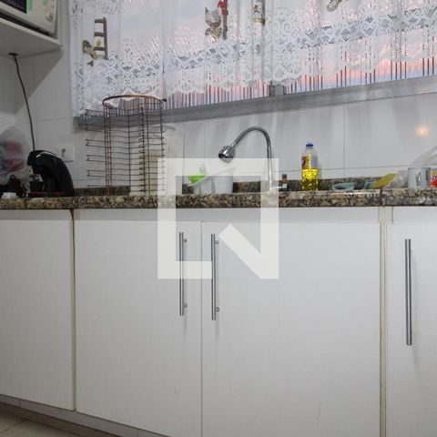 Casa à venda com 240m², 3 quartos e 4 vagasCozinha - Armários