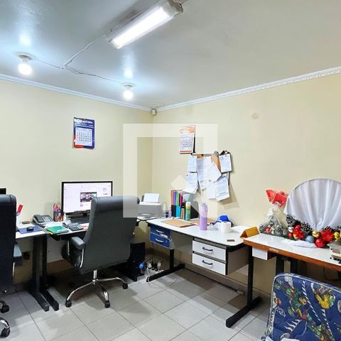 Casa à venda com 278m², 3 quartos e 6 vagasEscritório