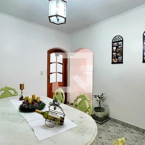 Casa à venda com 278m², 3 quartos e 6 vagasCopa