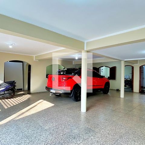 Casa à venda com 278m², 3 quartos e 6 vagasGaragem